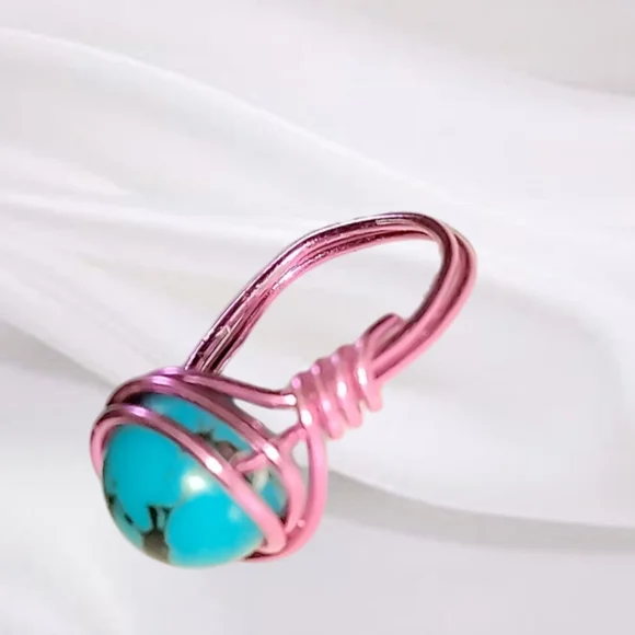 🌲10/$20. Wired Ring w/Blue & Black Reconstituted Turquoise Stone - Picture 3 of 7